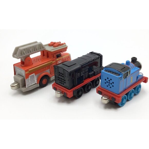 Thomas Diecast Lights Sound Trains Push Pull Take Along Lot Talking James Flynn - Picture 3 of 8